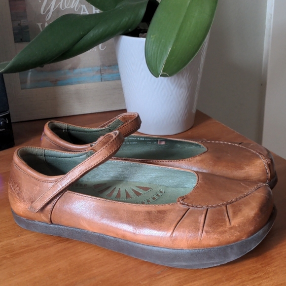 Earth Simplista Almond Mary Jane Flats 7.5 B - Picture 2 of 5